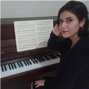 Professora de piano, formada pela UFPE, ensino para crianças a partir de 4 anos, jovens e adultos, ensino também teoria, solfejo, harmonia, teclado, musicalização infantil e preparatório para UFPE e conservatório